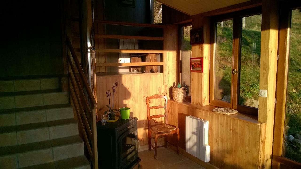 Gite " Oree Des Bois" Vertolaye Eksteriør billede